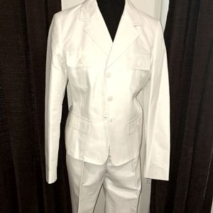 Authenic Womens Burberry Blazer size 44. 40 inches across chest